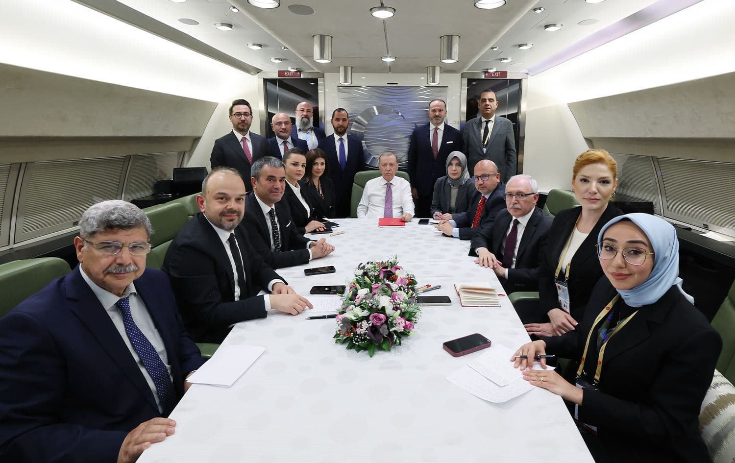 Turkish President Recep Tayyip Erdogan (center) on his plane returning from a summit in Budapest, Hungary, on May 22, 2025. Photo: AA