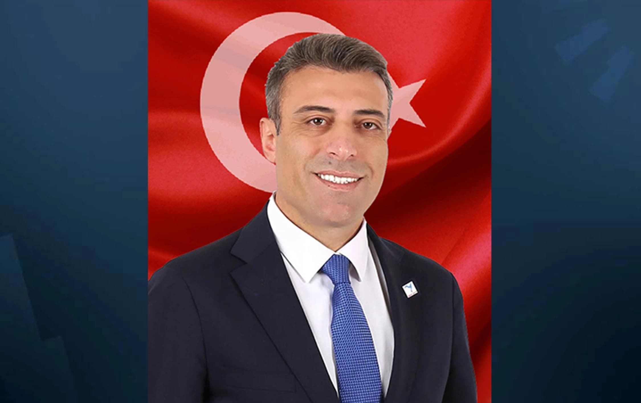 ئۆزتورک یڵماز، سەرۆکی پارتی یەنیلیک.