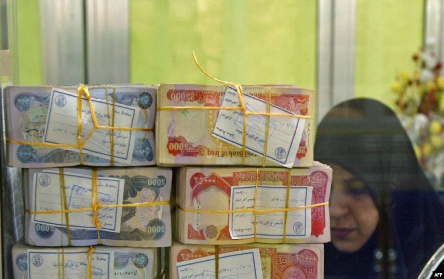 Iraqi dinar notes. Photo: File/AFP 