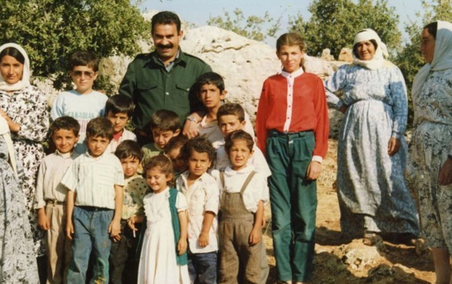 Abdullah Ocalan bi zarokan re / Wêne: Arşîv 