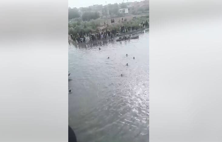 دیمەنی کاتی گەڕان بەدوای تەرمەکانی سێ خوشکەکەدا.