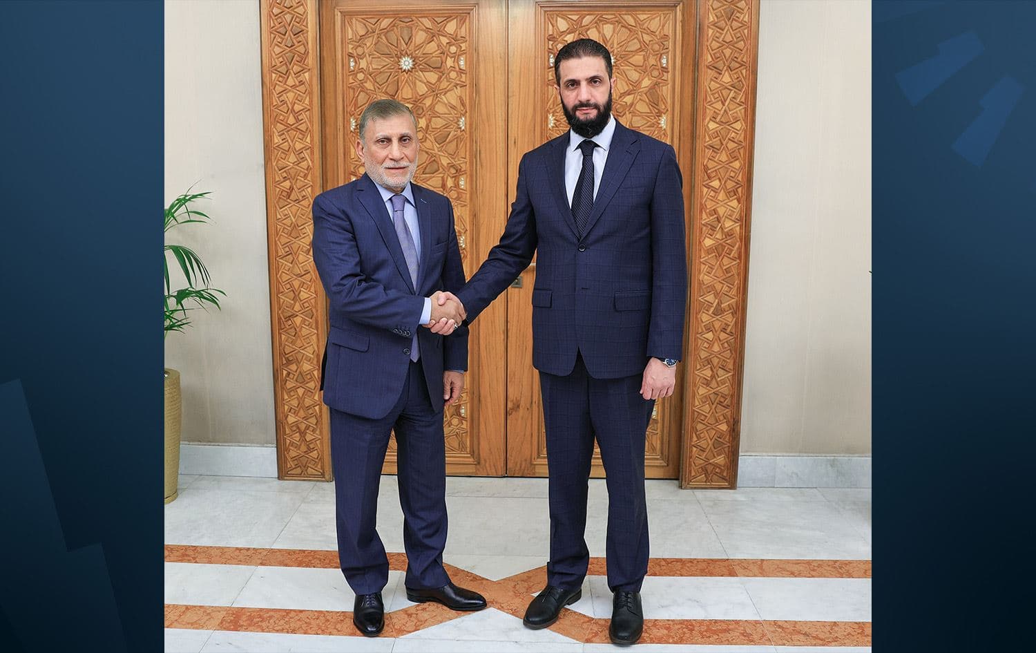 Syrian interim President Ahmed al-Sharaa (right) received Iraqi veteran politician Izzat al-Shabandar (left) in Damascus on June 9, 2025. Photo: Syrian presidency
