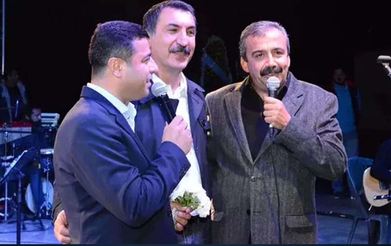  سری سورەییا ئۆندەر، سەڵاحەدین دەمیرتاش، فەرهاد تونچ.