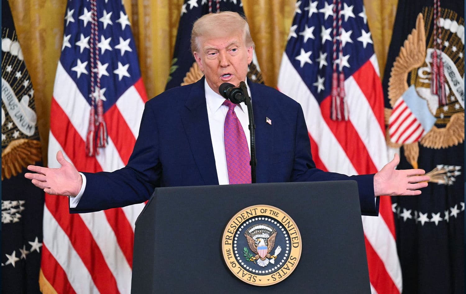 وێنەیەکی دۆناڵد ترەمپ لە کۆنفرانسە رۆژنامەڤانییەکەی لە کۆشکی سپی؛ وێنە: AFP