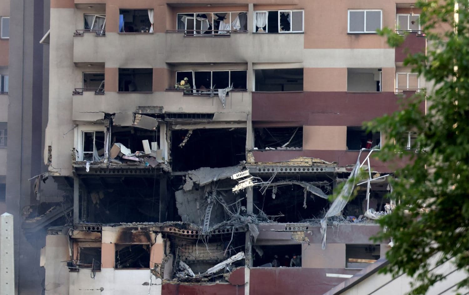 باڵەخانەیەک لە تاران لەلایەن ئیسرائیلەوە بە ئامانج گیراوە. وێنە: AFP