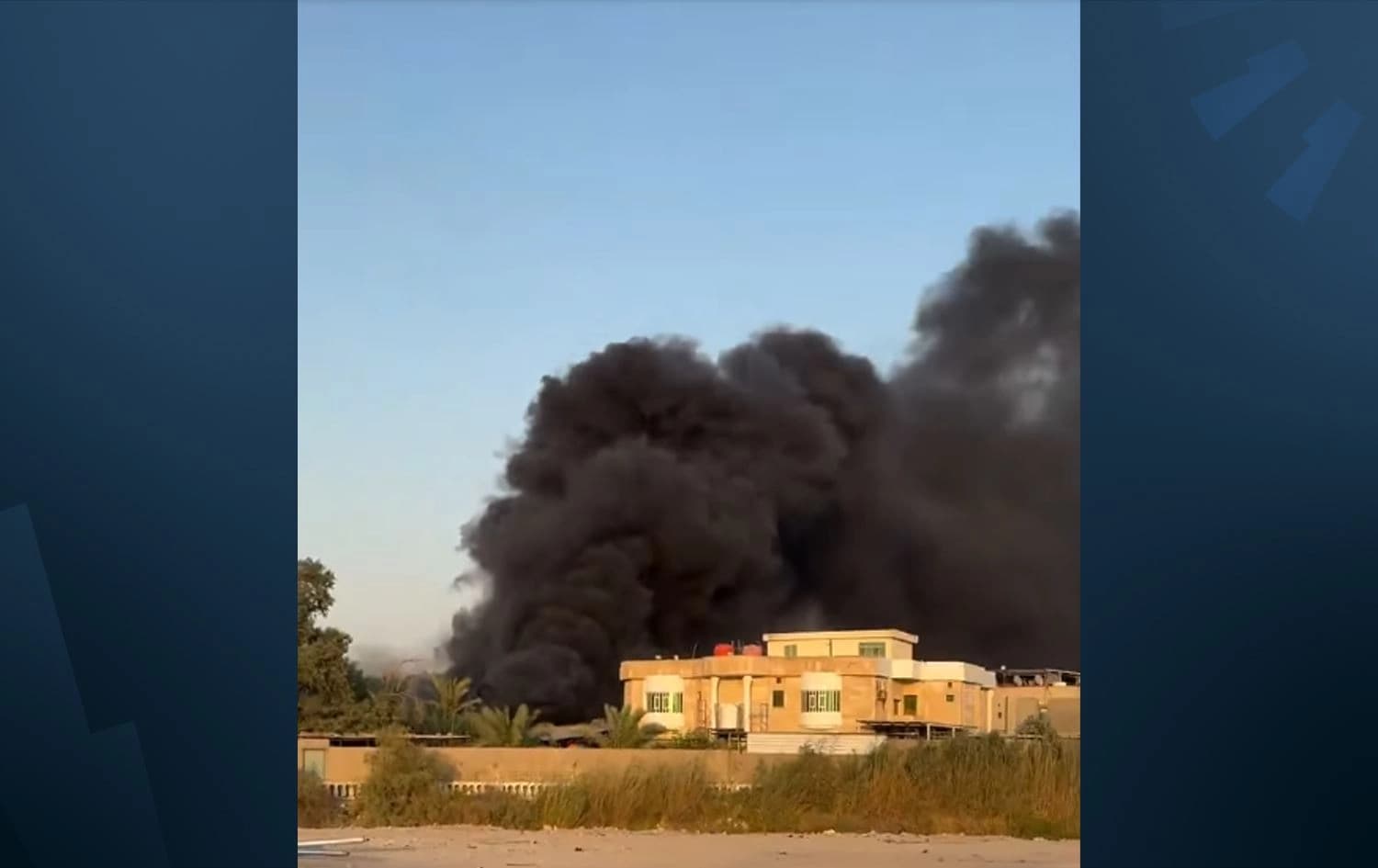 دیمەنی ئەو دووکەڵەی کە دەگوترێت مووشەکە و لە بەسرە کەوتووەتە خوارەوە.