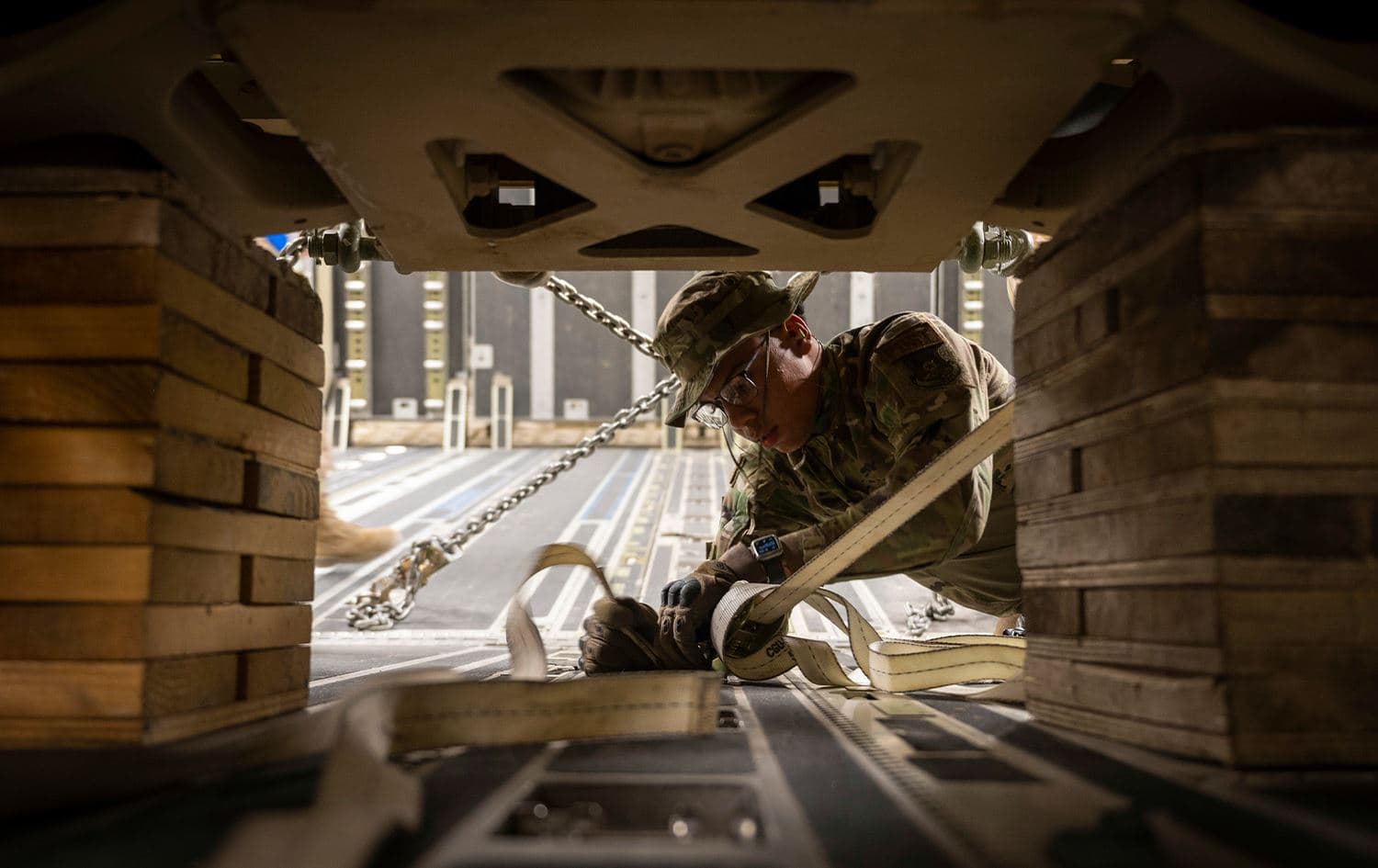 A US soldier secure a vehicle at a military base in Erbil on October 25, 2021. Photo:  Joseph Pick/US Air Force Staff Sgt. 