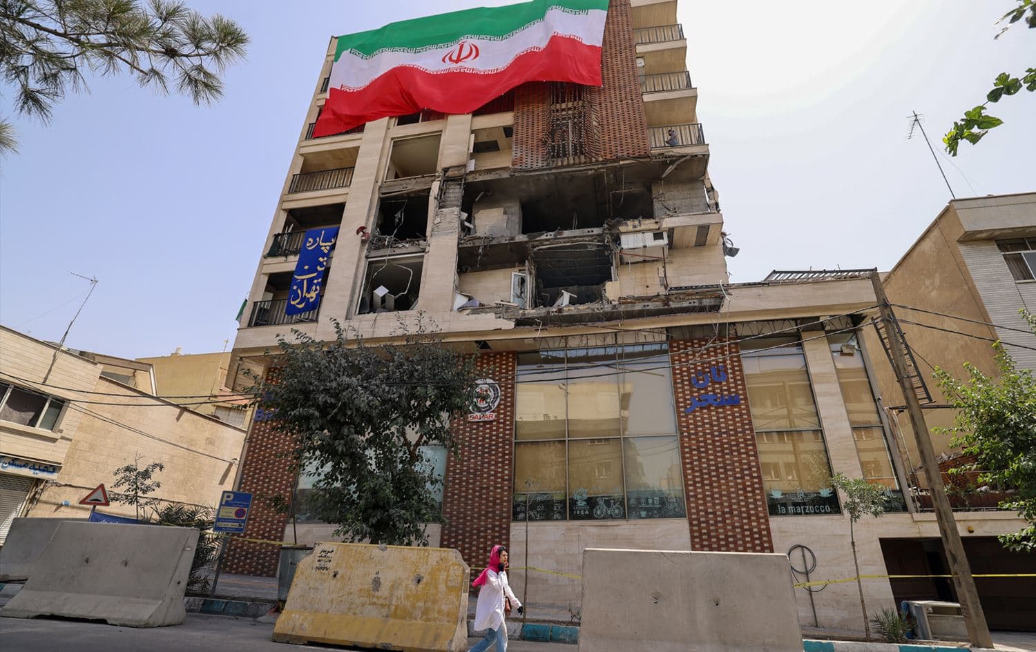 باڵەخانەیەکی تاران کە بەر هێرشی ئیسرائیل کەوتووە. وێنە:  AFP 