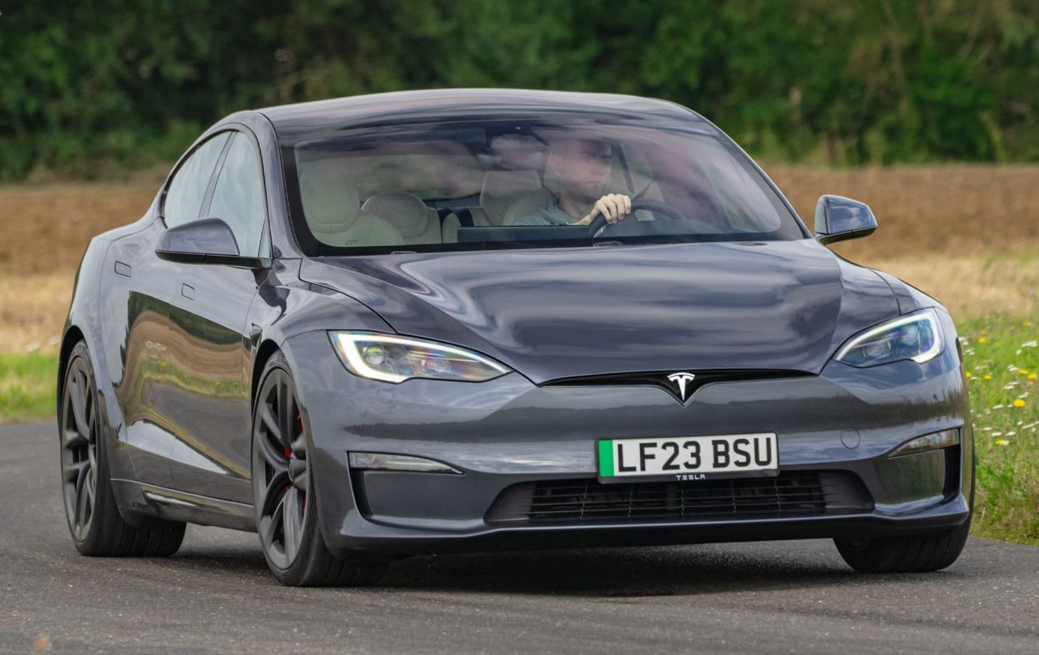 Tesla’nın otomobil satışları ikinci çeyrekte yüzde 13,5 azaldı.