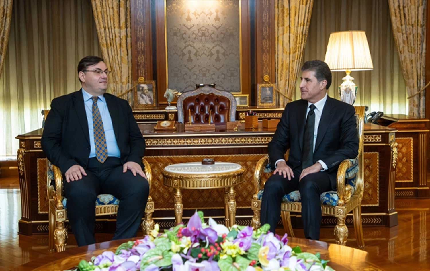 وێنەیەکی  ئەرشیفیی کۆبوونەوەی نێچیرڤان بارزانی و باڵیۆزی نەمسا لە عێراق