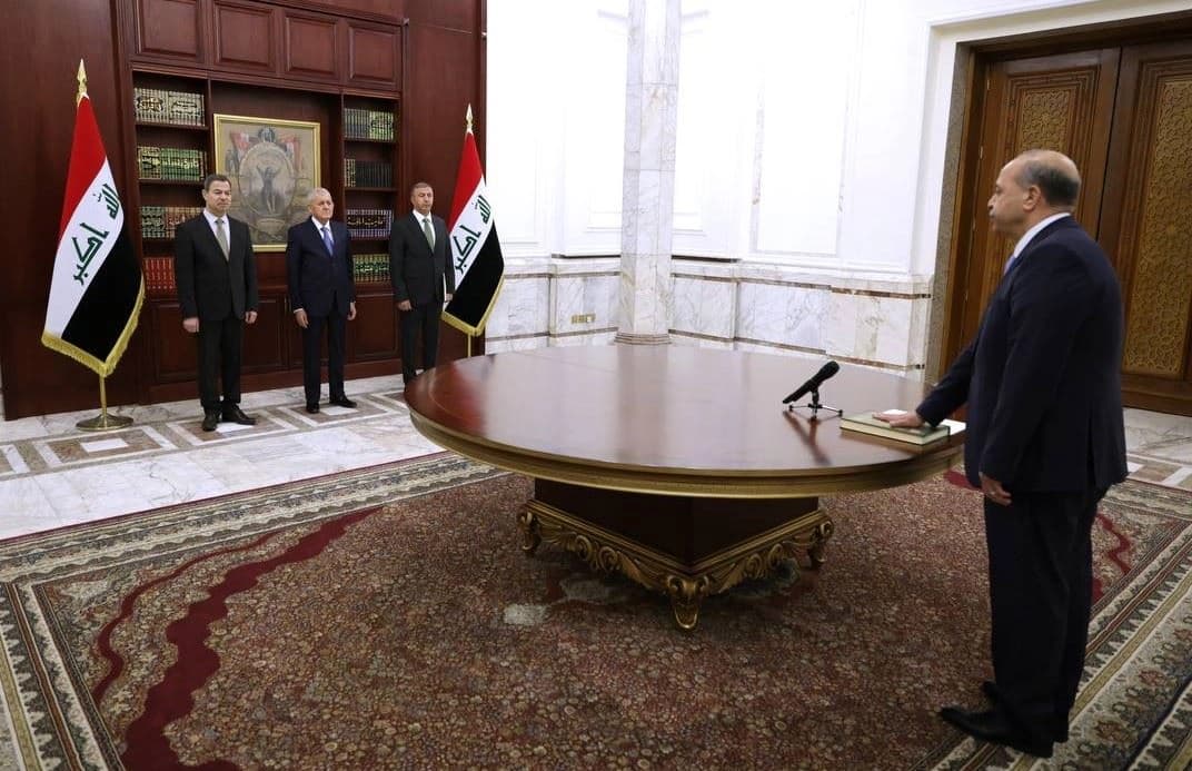 Judge Munther Hussein sworn in as chief justice in the presence of Iraqi President Abdul Latif Rashid. Photo: Iraqi presidency