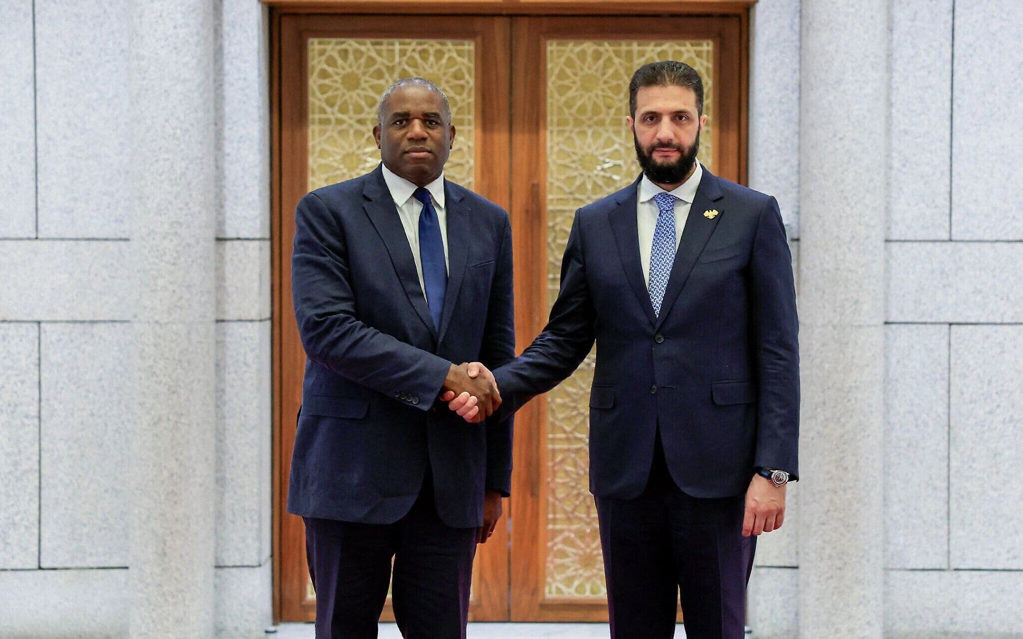 Suriye Cumhurbaşkanı Ahmed Şara ve İngiltere Dışişleri Bakanı David Lammy