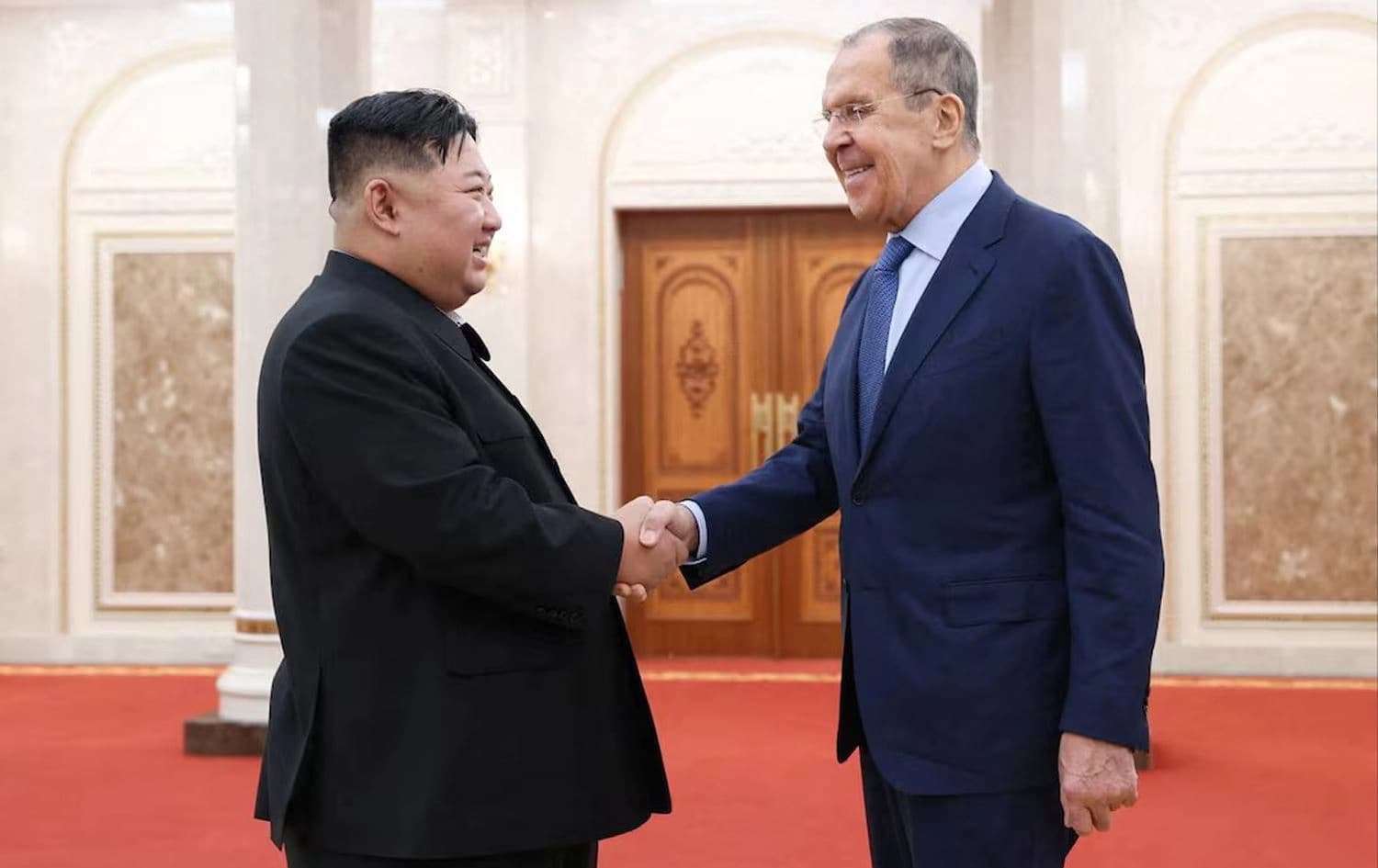 دیداری کیم جۆنگ ئوون و سێرگی لاڤرۆڤ. وێنە: Reuters    