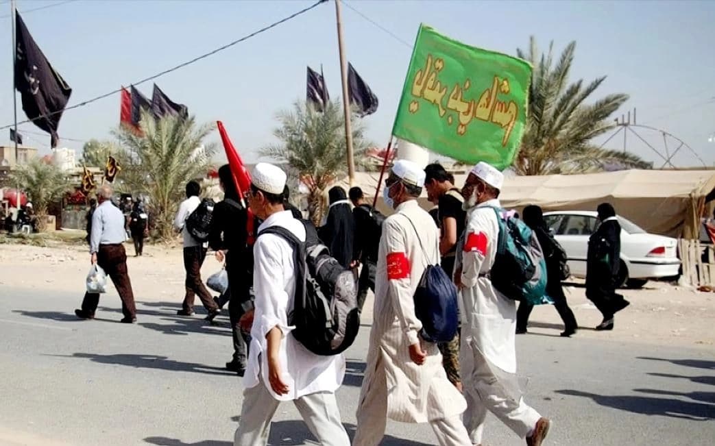 ژمارەیەک زیارەتکار شیعە لە سنوورەکانی عێراق.