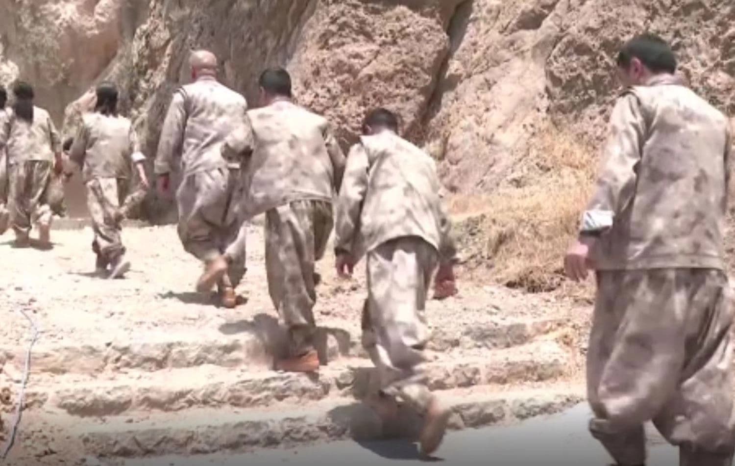 Silah bırakan PKK'liler. / Video alıntısı
