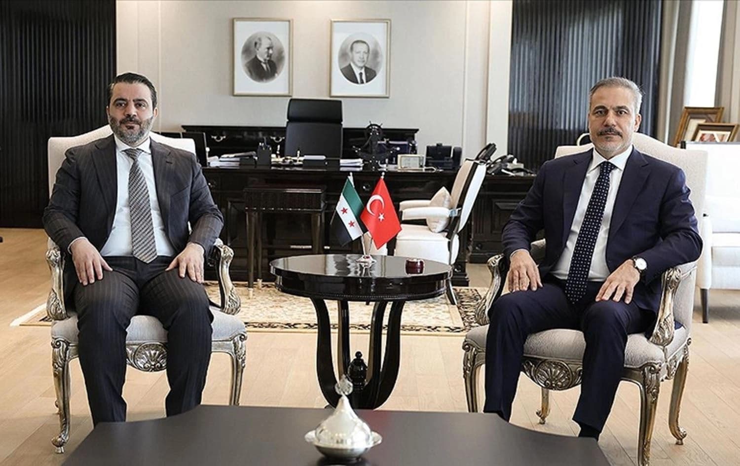 هاکان فیدان، وەزیری دەرەوەی تورکیا و ئەسعەد شەیبانی، وەزیری دەرەوەی سووریا
