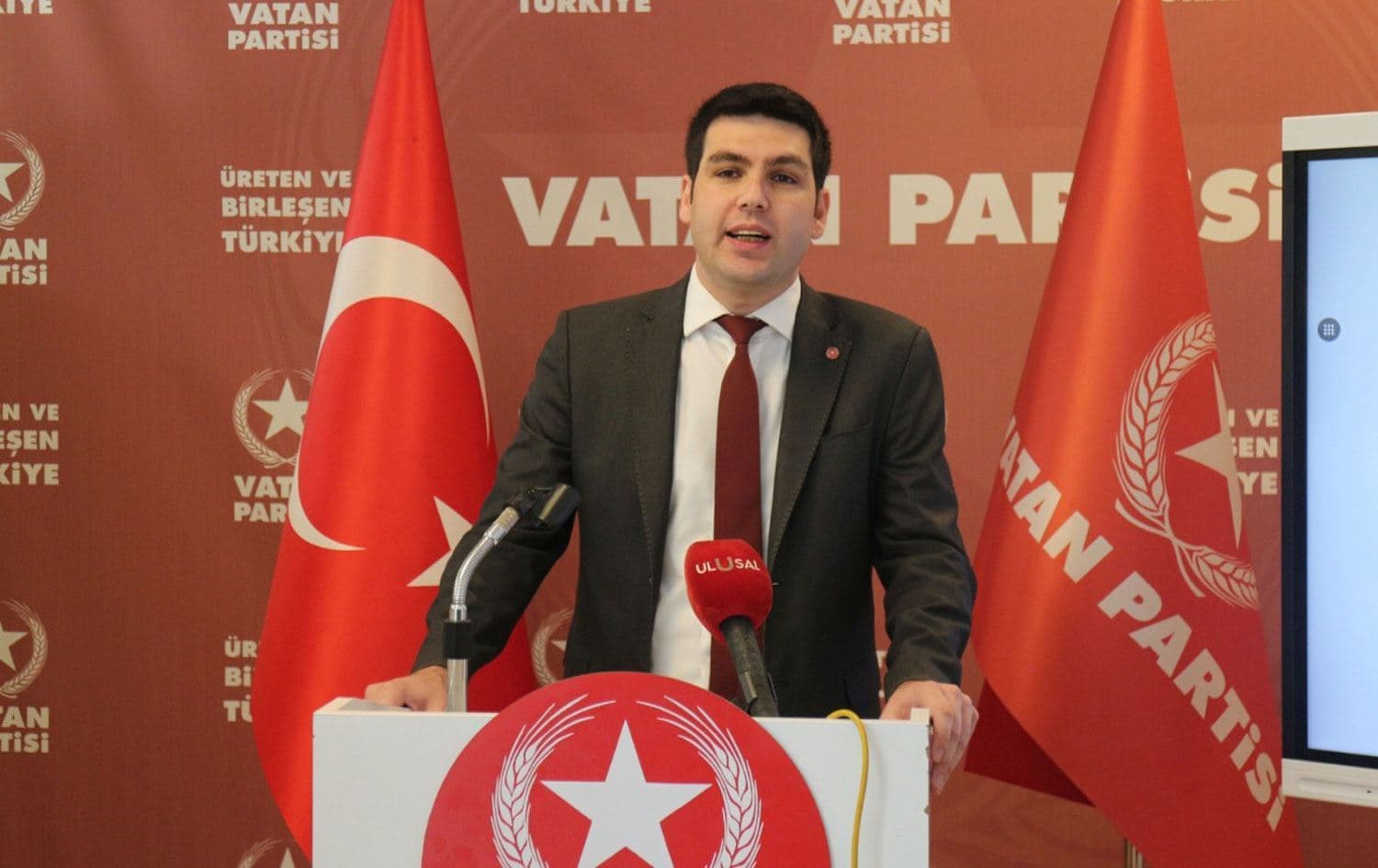 Sekreterê Giştî yê Partiya Vatanê Ozgur Bursali / Wêne: Arşîv