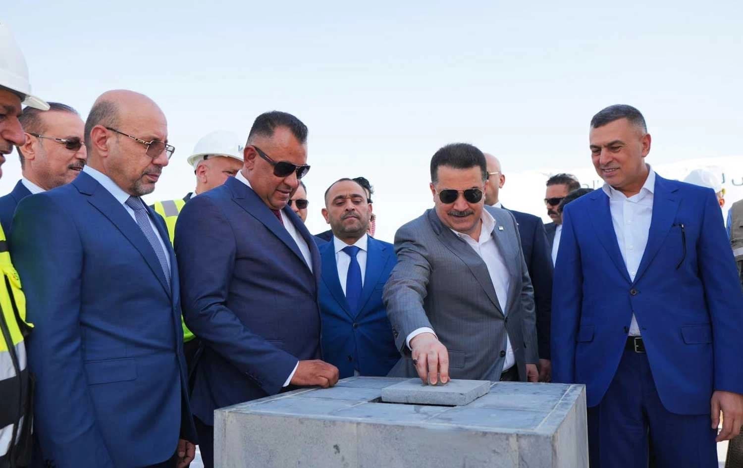 سوودانی لە کاتی دانانی بەردی بناخەی پڕۆژەیەک لە بەسرە