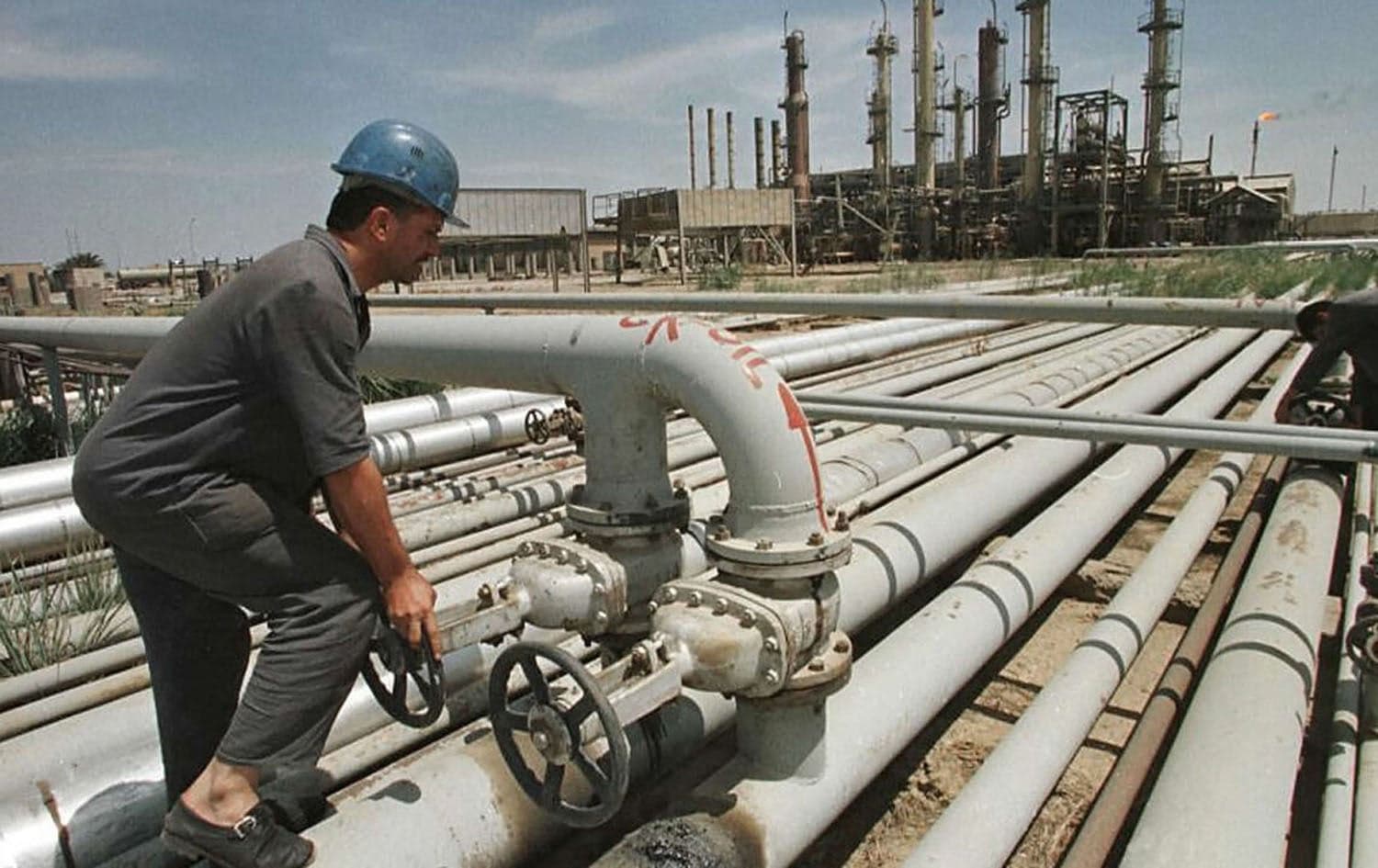 Iraqi workers tend to a pipe at the Iraqi-Turkey pipeline in Kirkuk. File photo: AFP
