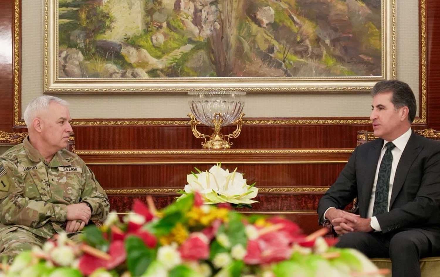 وێنەی کۆبوونەوەی نێچیرڤان بارزانی و جەنەراڵ کیڤن لامبێرد