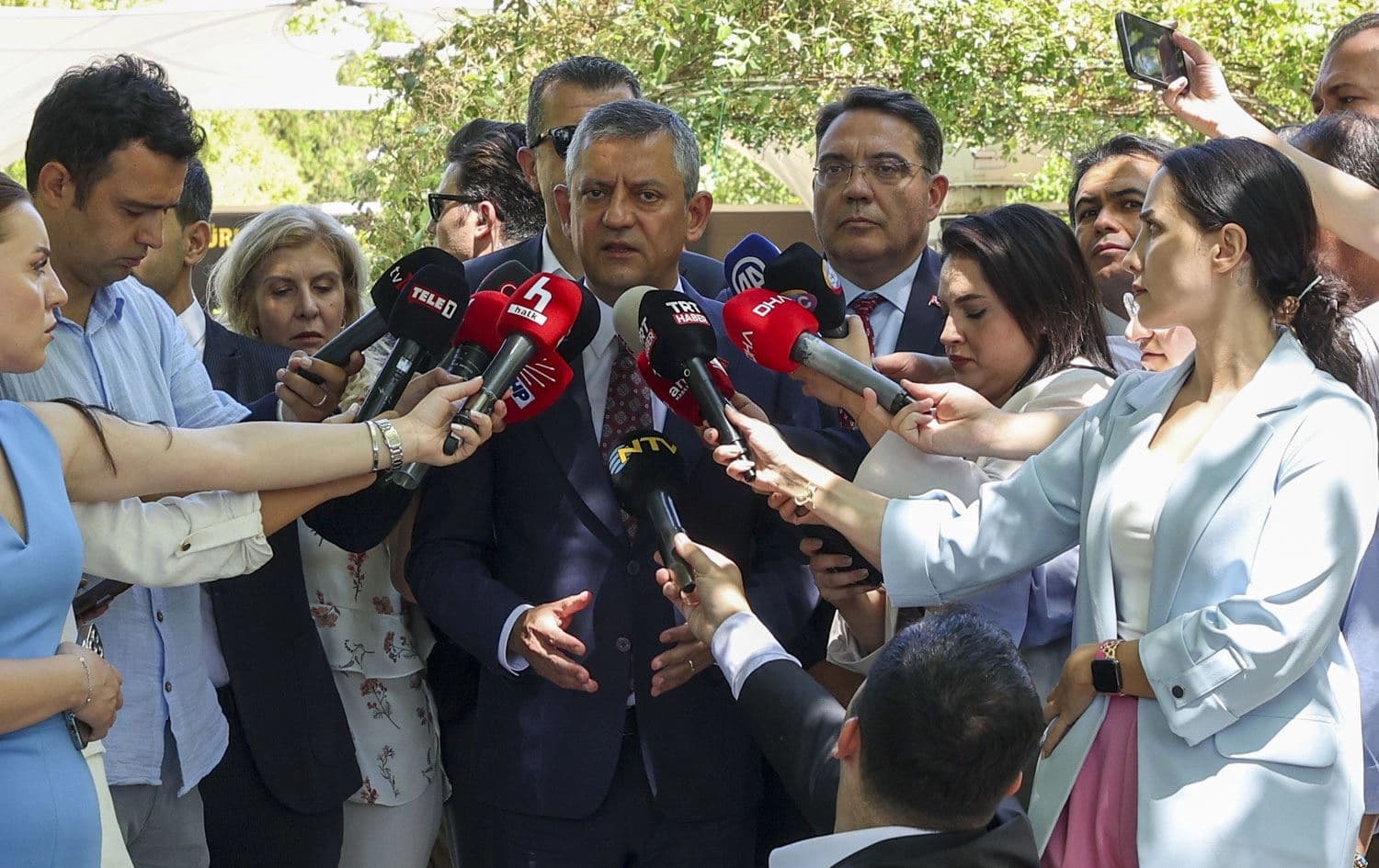 CHP Genel Başkanı Özgür Özel, Ankara'da basın mensuplarının sorularını yanıtladı. / Foto: CHP Basın
