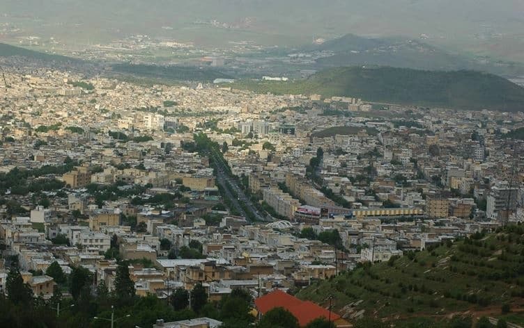 دیمەنێکی گشتیی سنە.