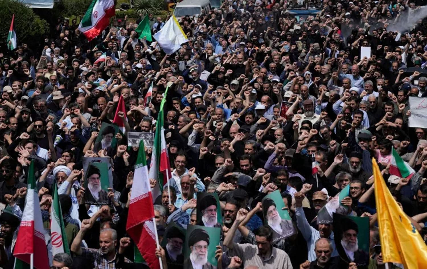 Iranian demonstrators chant slogans in an anti-US and anti-Israeli protest in Tehran, Iran on July 25. Photo: Vahid Salemi/AP