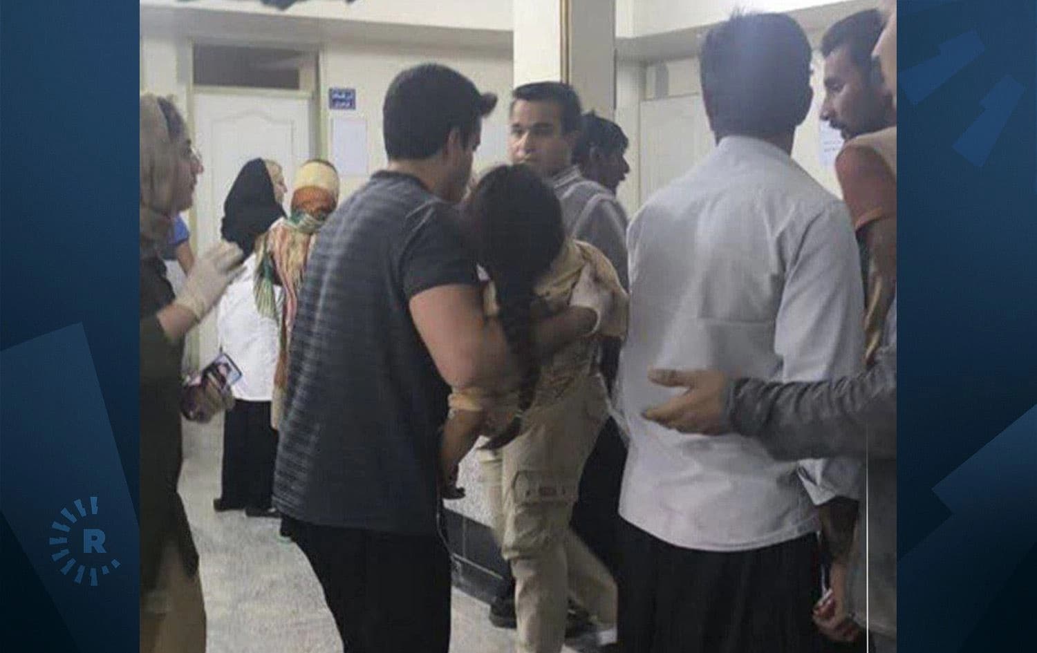 وێنەی ئەو منداڵانەی لە لوڕستان لە رووداوەکە بریندار بوون لە نەخۆشخانەیەک