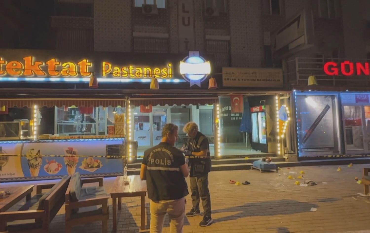  پۆلیس لە شوێنی رووداوەکە لێکۆڵینەوە دەکات.