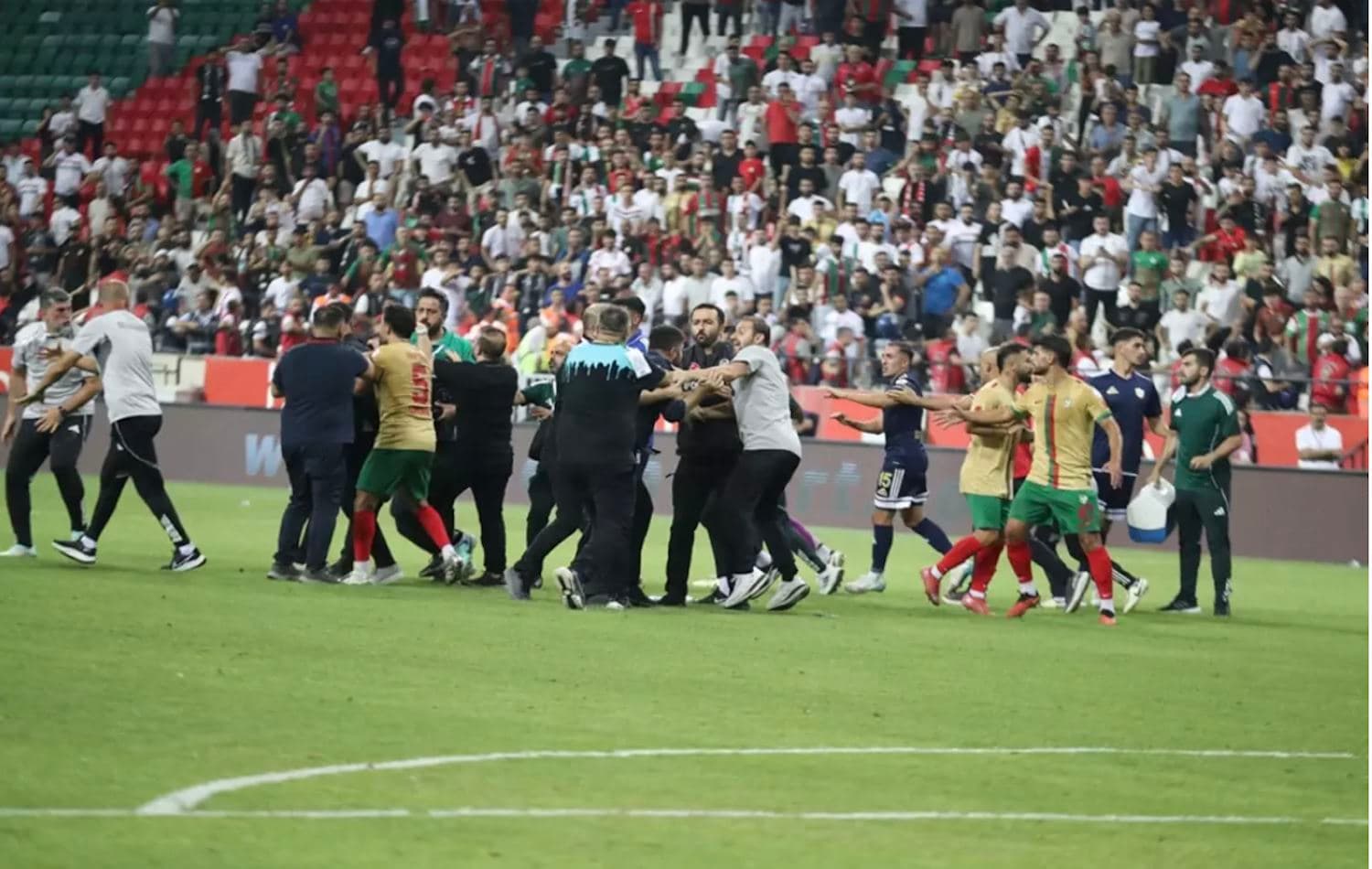 Bu maçta çıkan olaylar nedeniyle Amedspor'a ceza verildi / Fotoğraf: AA