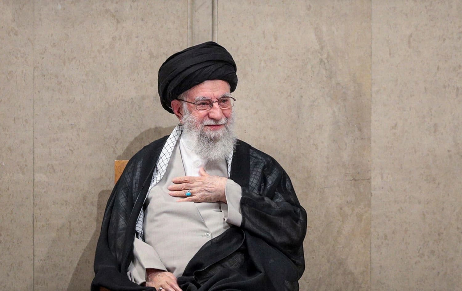 عەلی خامنەیی، رێبەری کۆماری ئیسلامیی ئێران.