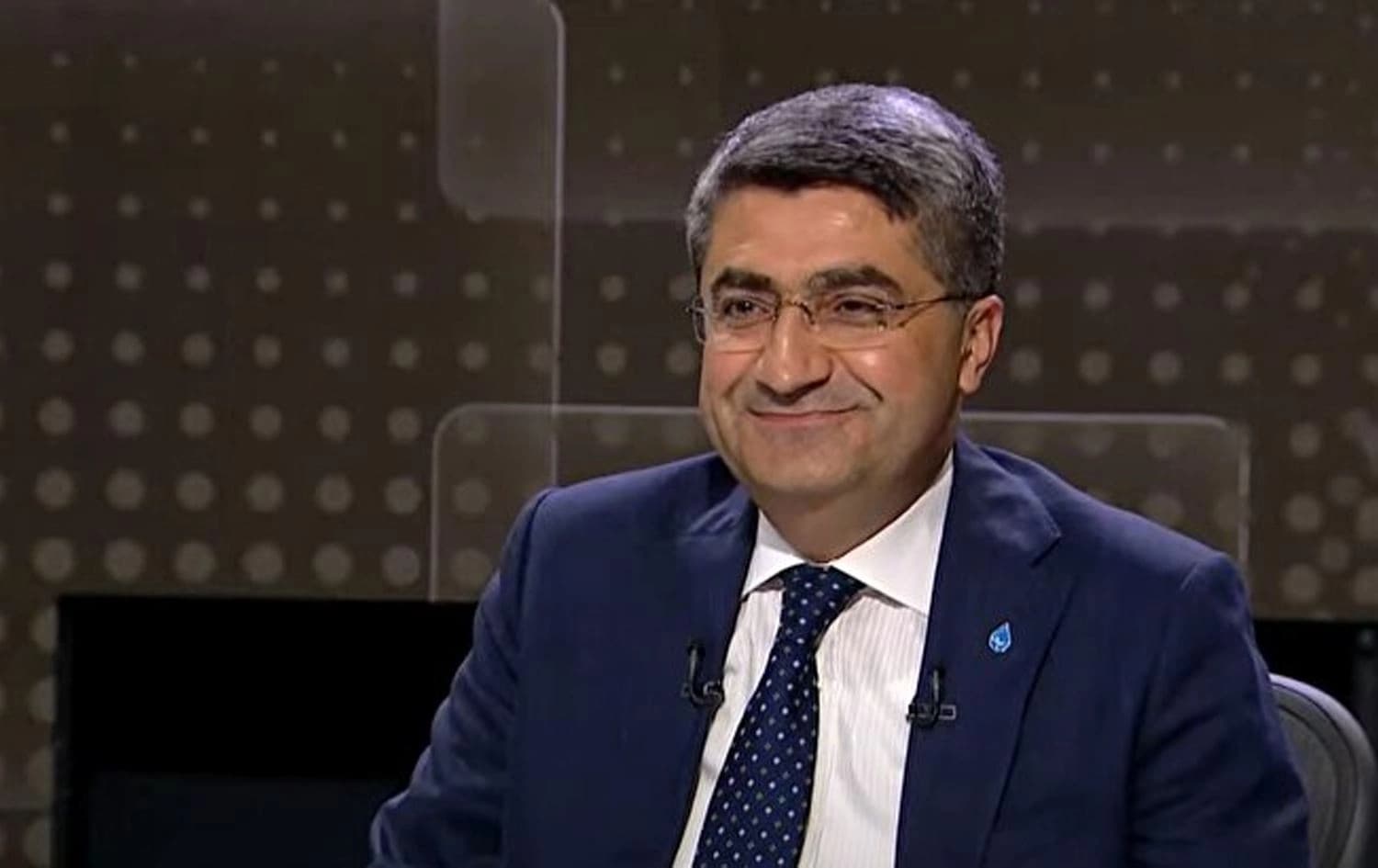 محەممەد ئەمین ئەکمەن، یاریدەدەری سەرۆکی پارتی دەڤای تورکیا