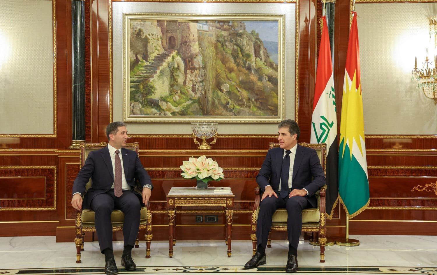 Kürdistan Bölgesi Başkanı Neçirvan Barzani, bugün başkent Erbil’de AK Parti Dış İlişkilerden Sorumlu Genel Başkan Yardımcısı Zafer Sırakaya'yı kabul etti