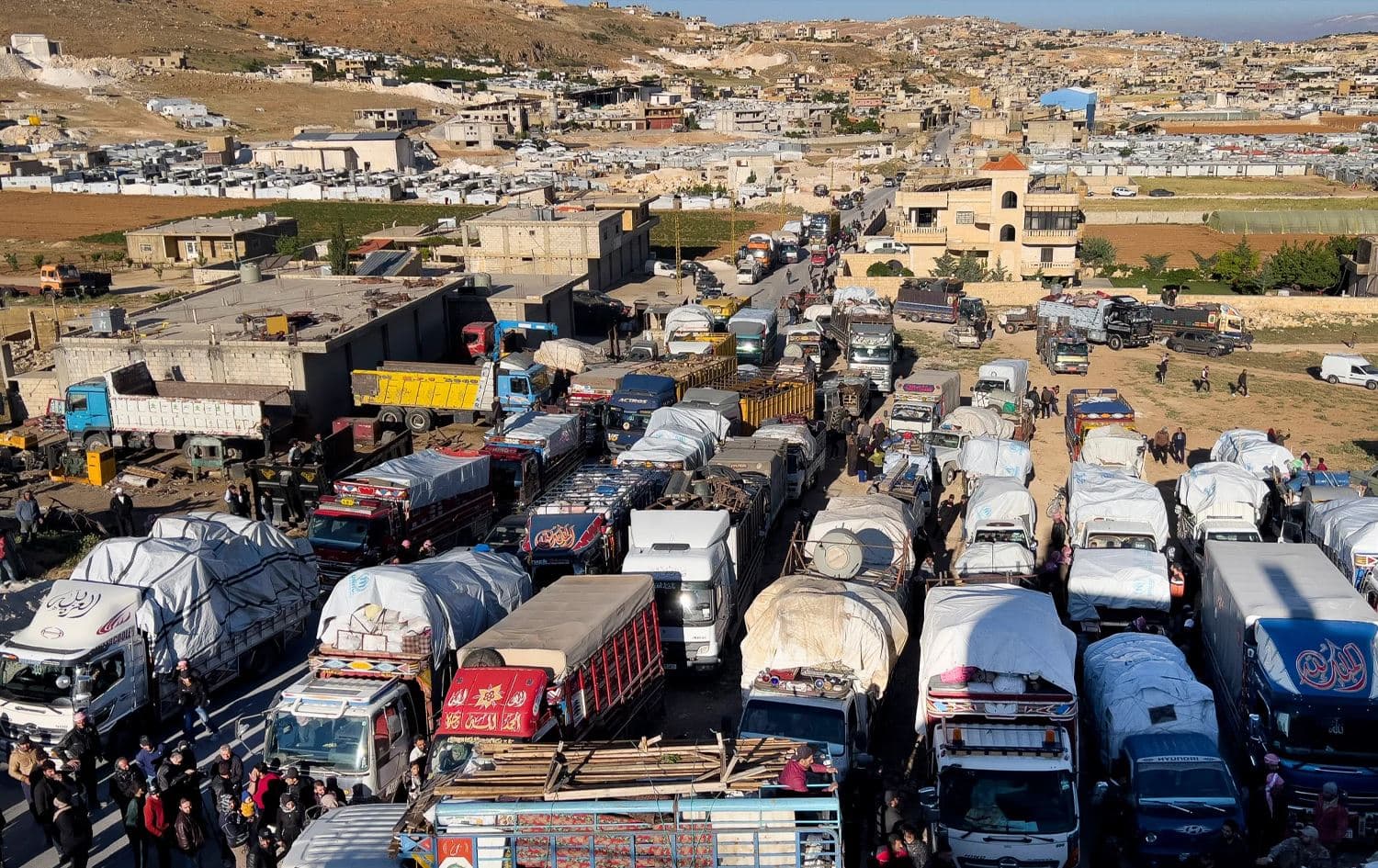 چەندین بارهەڵگری پەناخوازە سووریاییەکان ریزیان بەستووە بۆ گەڕانەوە بۆ وڵاتەکەیان. 