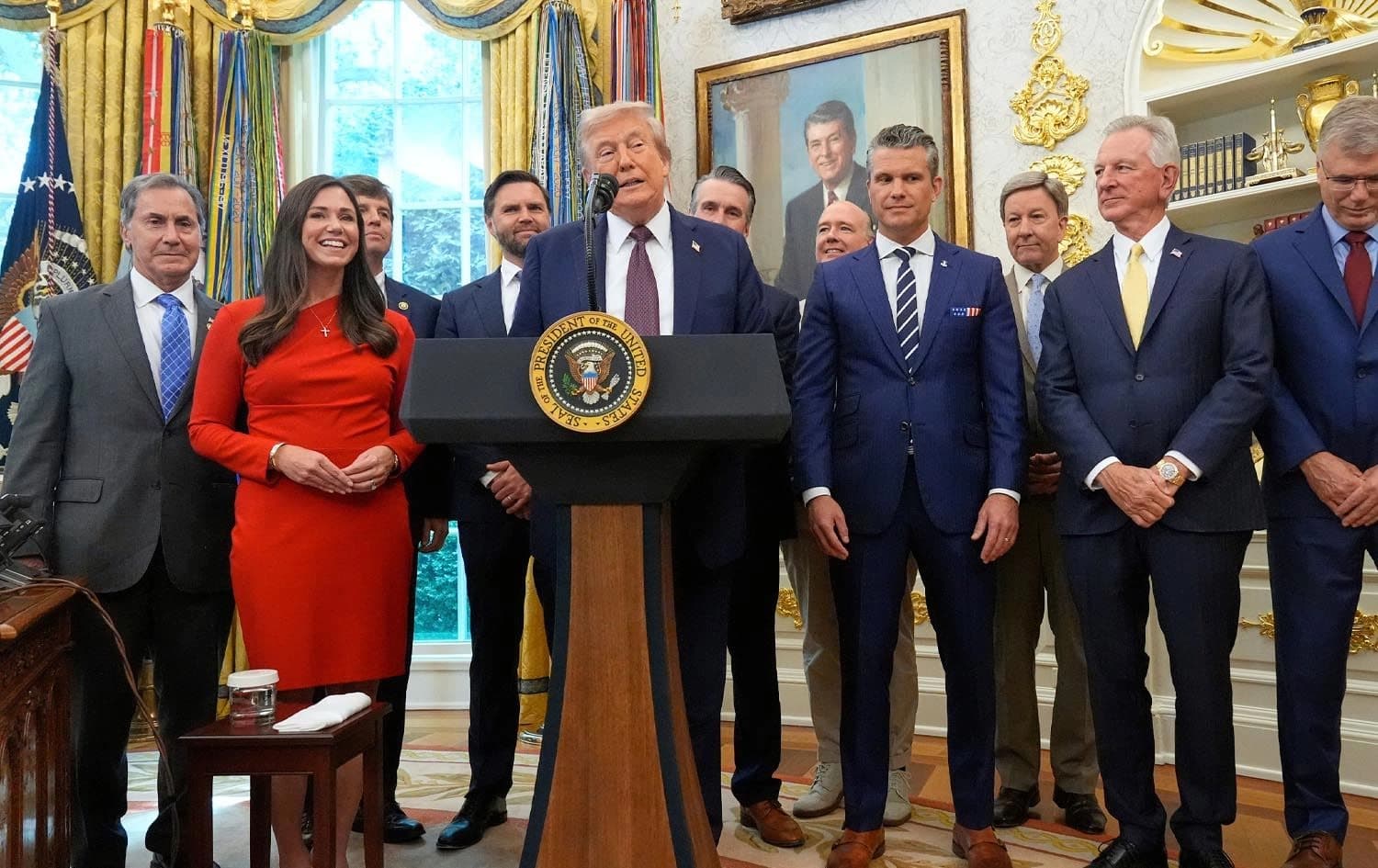 کۆنگرەی رۆژنامەڤانیی ئەمڕۆی دۆناڵد ترەمپ، سەرۆکی ئەمریکا بە ئامادەبوونی ژمارەیەک بەرپرسی ئەمریکی