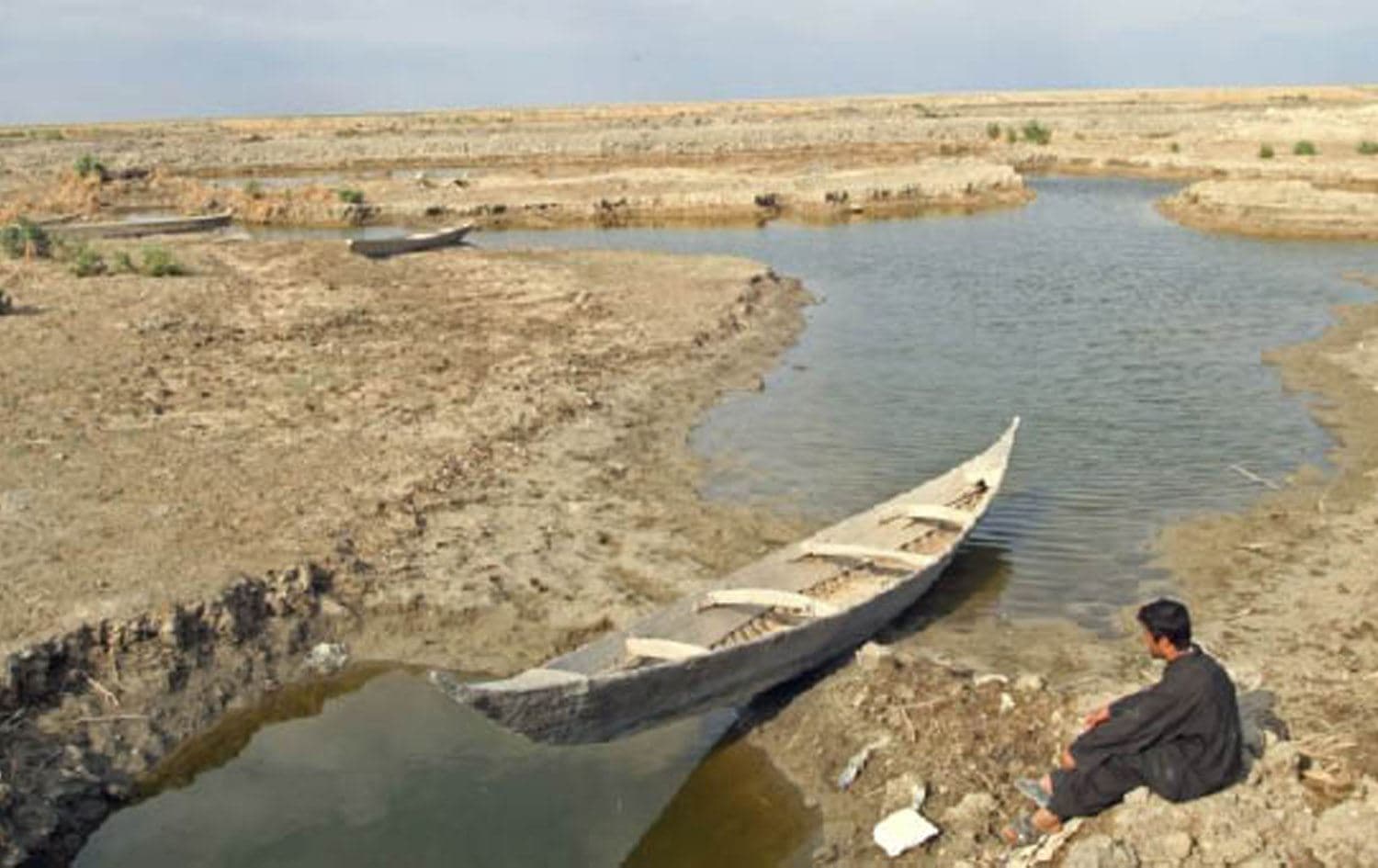 دیمەنێک کە وشکەساڵی لە ناوچەیەکی عێراق نیشان دەدات