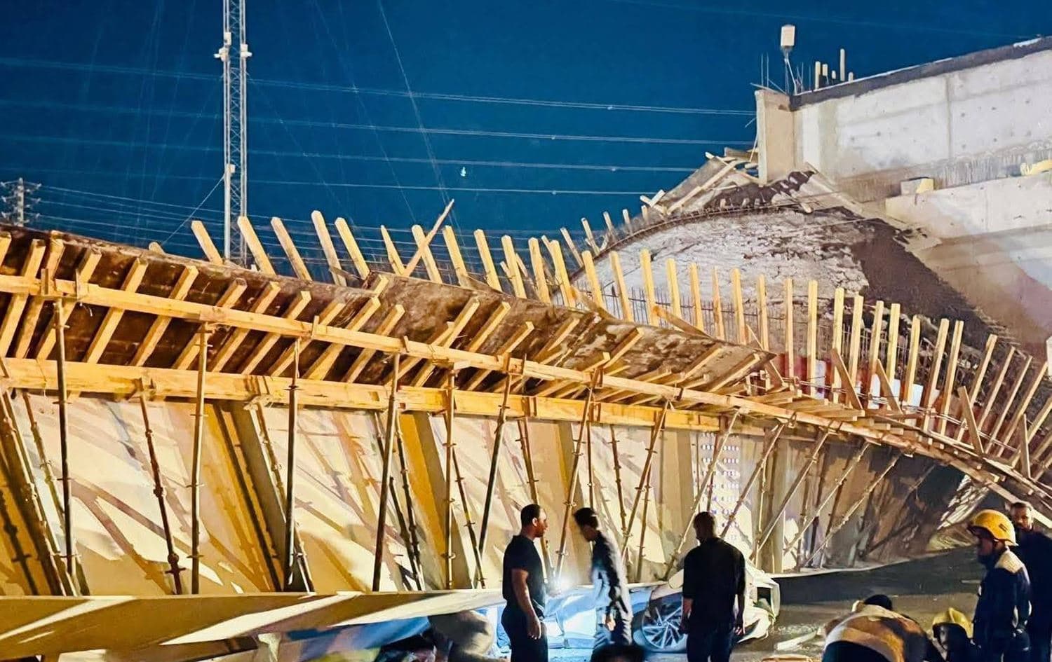 Aftermath of the collapse of the al-Atayshi bridge in Karbala on September 6, 2025. Photo: INA