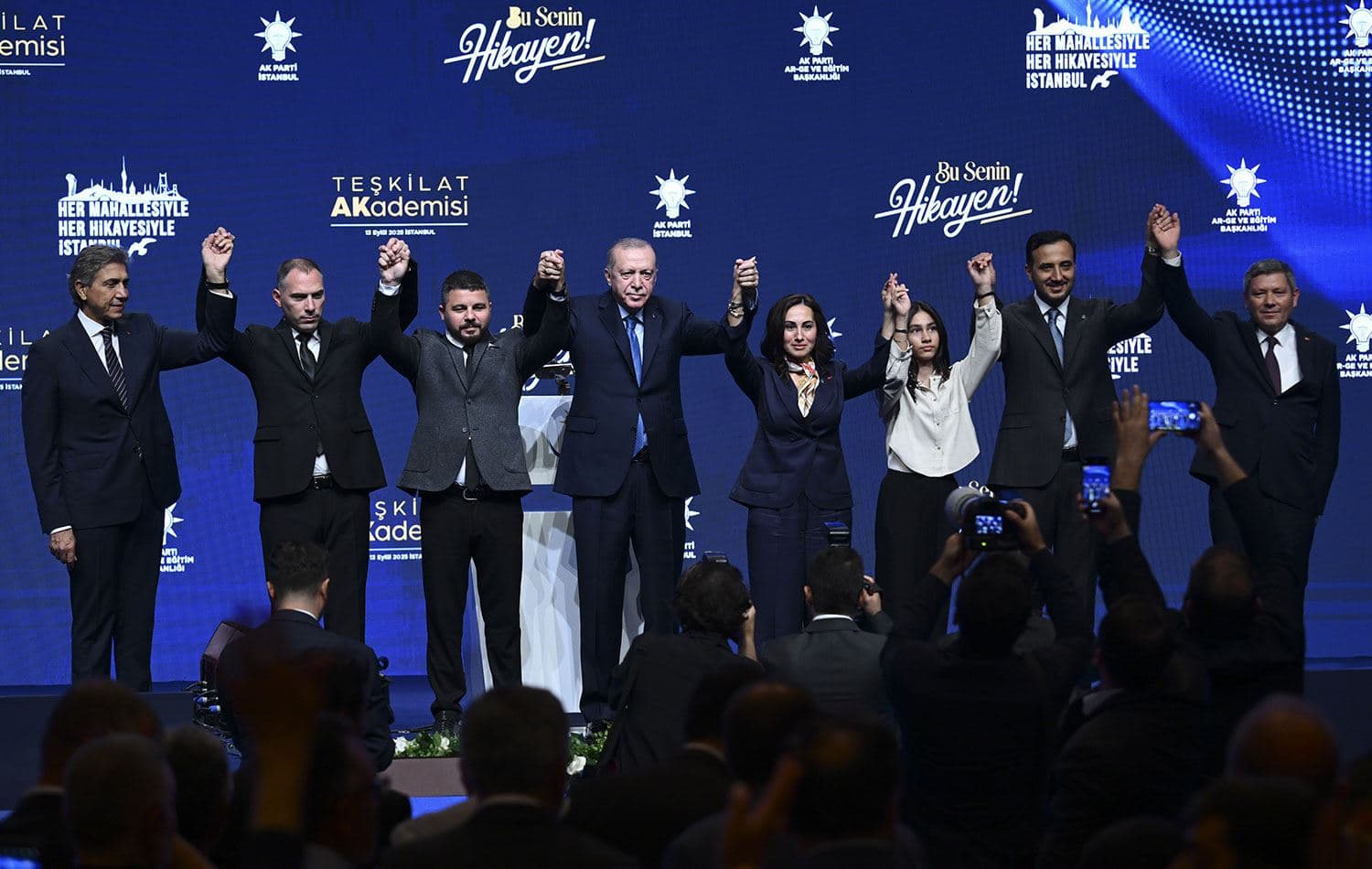 Türkiye Cumhurbaşkanı Erdoğan, Haliç Kongre Merkezi'nde düzenlenen AK Parti Teşkilat Akademisi Kapanış Programı'na katıldı. / AA