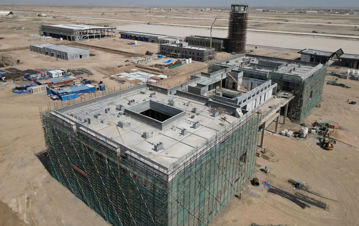 کارکردن لە فڕۆکەخانەی ناسریە بەردەوامە