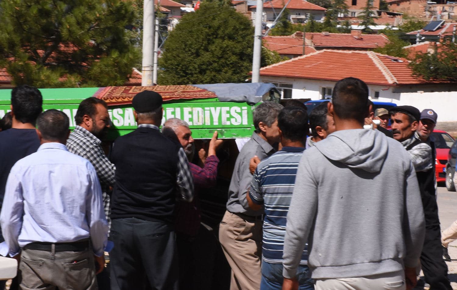 Afyonkarahisar'da aynı kişi tarafından tabancayla öldürülen anne ve kızının cenazesi daha önce toprağa verilmişti. / AA