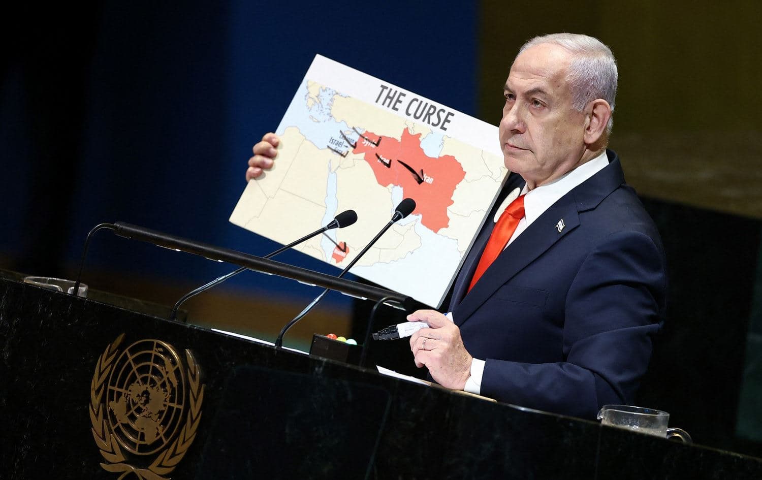بنیامین نەتەنیاهوو، سەرۆکوەزیرانی ئیسرائیل لە نەتەوە یەکگرتووەکان نەخشەیەکی بەدەستەوەیە. وێنە: AFP