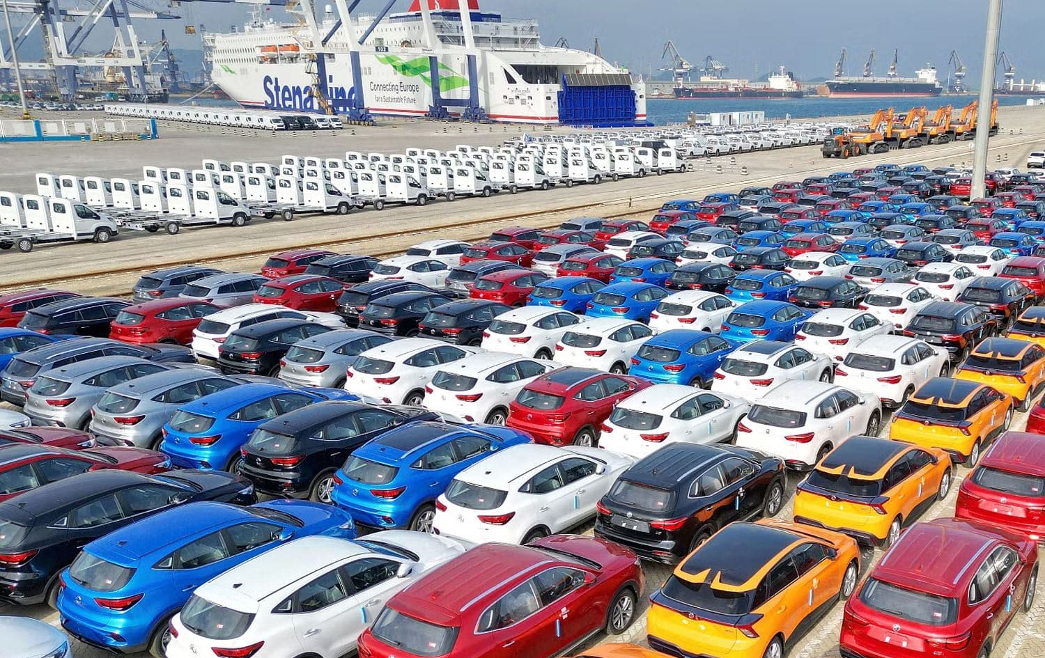ژمارەیەک ئۆتۆمبێلی چینی ئامادەکراون بۆ هەناردەکردن