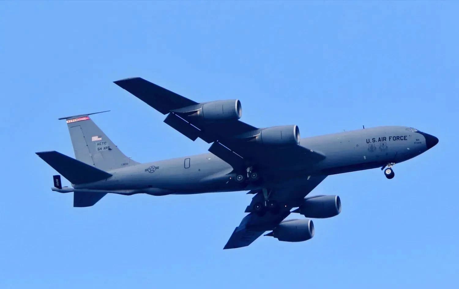 فڕۆکەی سووتەمەنی هەڵگری جۆری KC-135