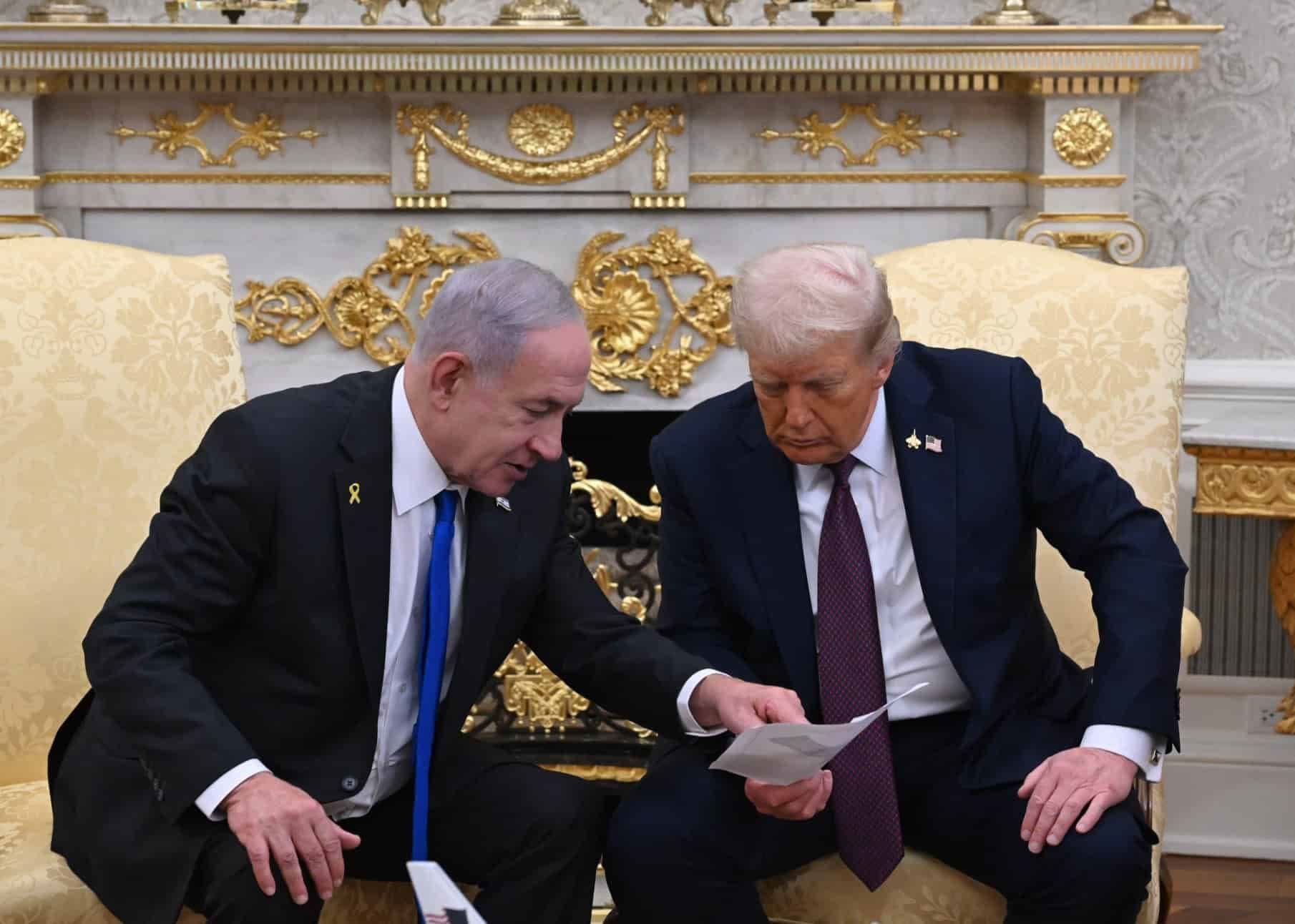 Foto: ABD Başkanı Donald Trump, resmî temaslarda bulunmak üzere başkent Washington'u ziyaret eden İsrail Başbakanı Benjamin Netanyahu ile Beyaz Saray'da bir araya geldi. Fotoğraf: Avi Ohayon (GPO) /Handout - AA.