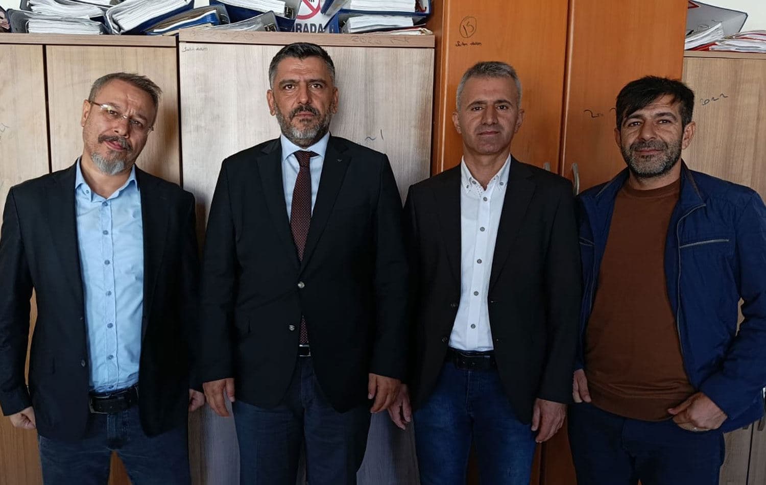 Güneydoğu Gazeteciler Cemiyeti Başkanı Felat Bozarsan (sol iki) duruşmayı takip etti. 