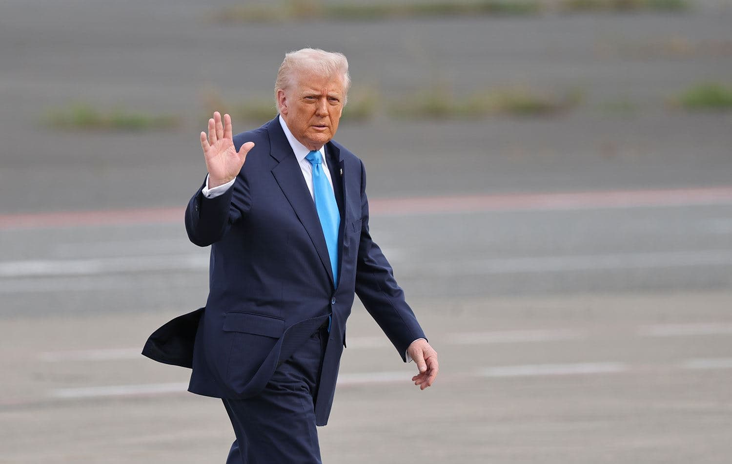 ABD Başkanı Donald Trump, Japonya'nın başkenti Tokyo'daki temaslarının ardından ülkeden ayrıldı. / AA