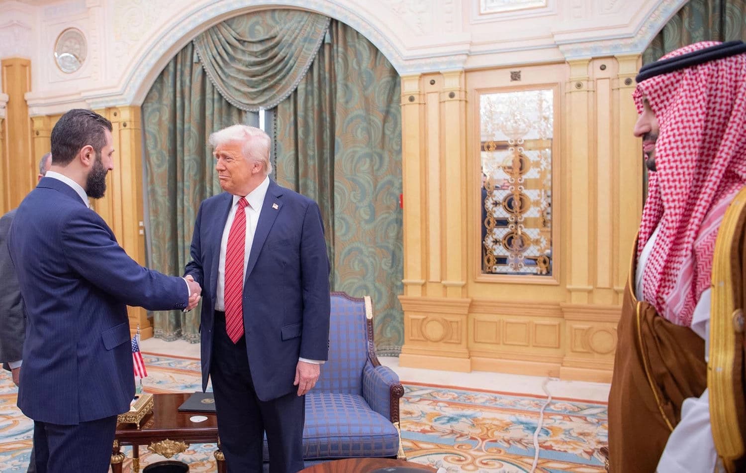 Beyaz Saray, ABD Başkanı Donald Trump’ın, Suriye Cumhurbaşkanı Ahmed Şara ile pazartesi günü Washington’da bir araya geleceğini açıkladı.