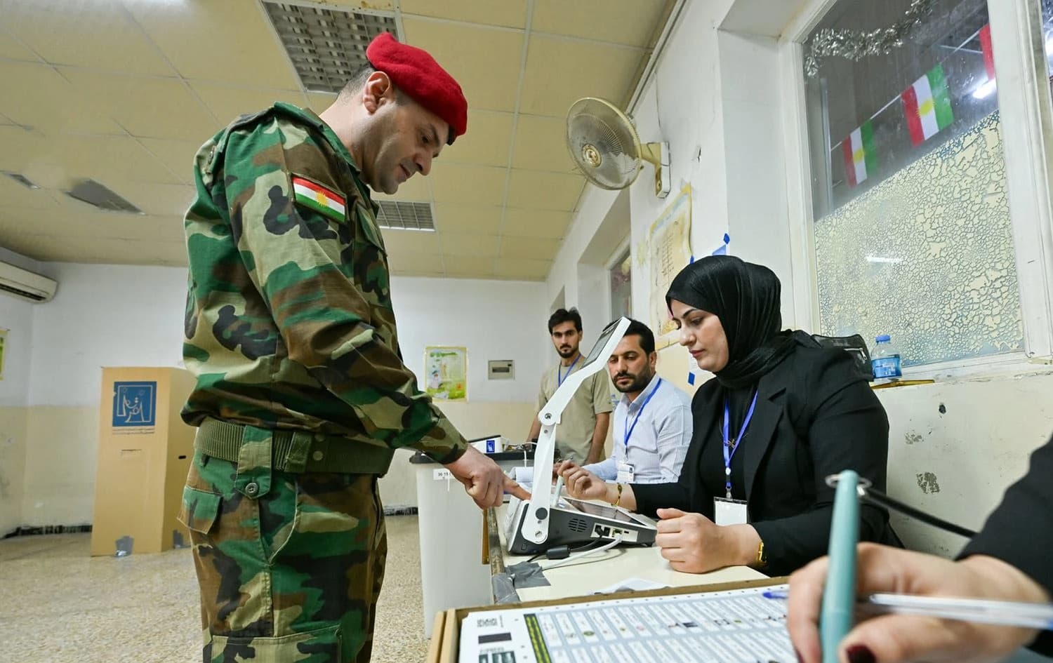 Erbil'de bir Peşmerge oy kullanıyor Foto: Blind T. Abdullah/Rûdaw