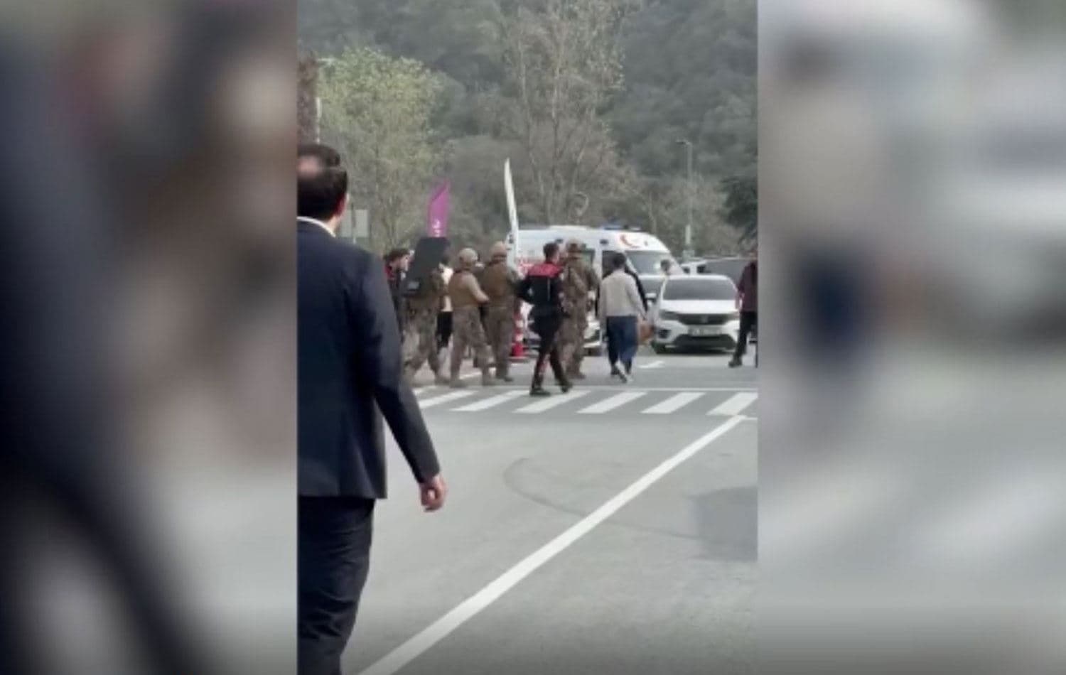 Silahla televizyon binasına giren kişi gözaltına alındı. / Foto: Ekran alıntısı