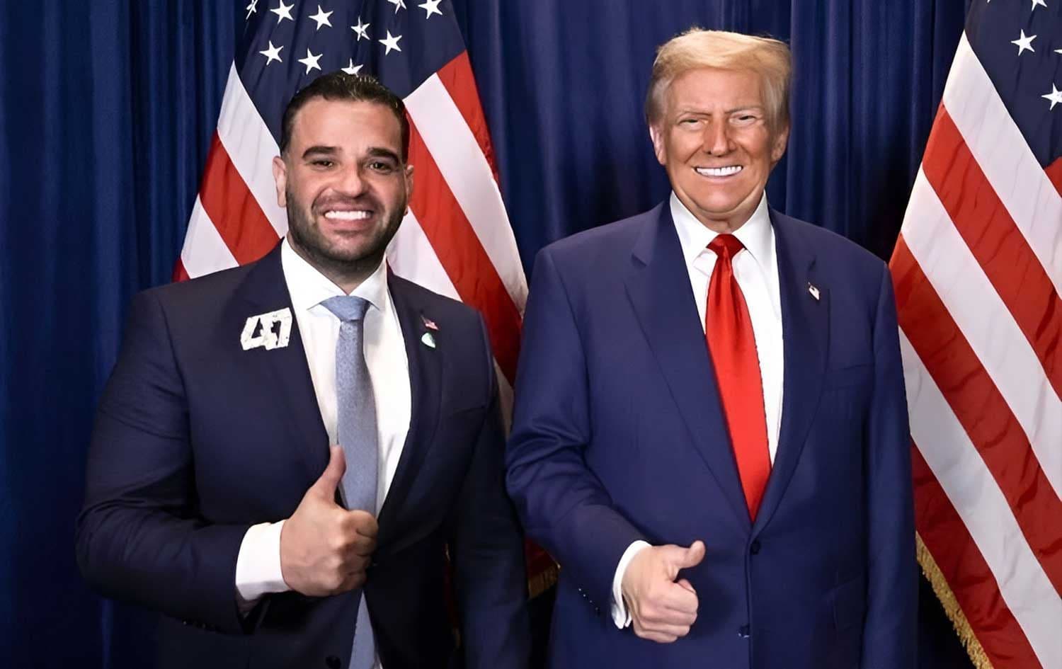 وێنەیەکی مارک ساڤایە لەگەڵ دۆناڵد ترەمپ